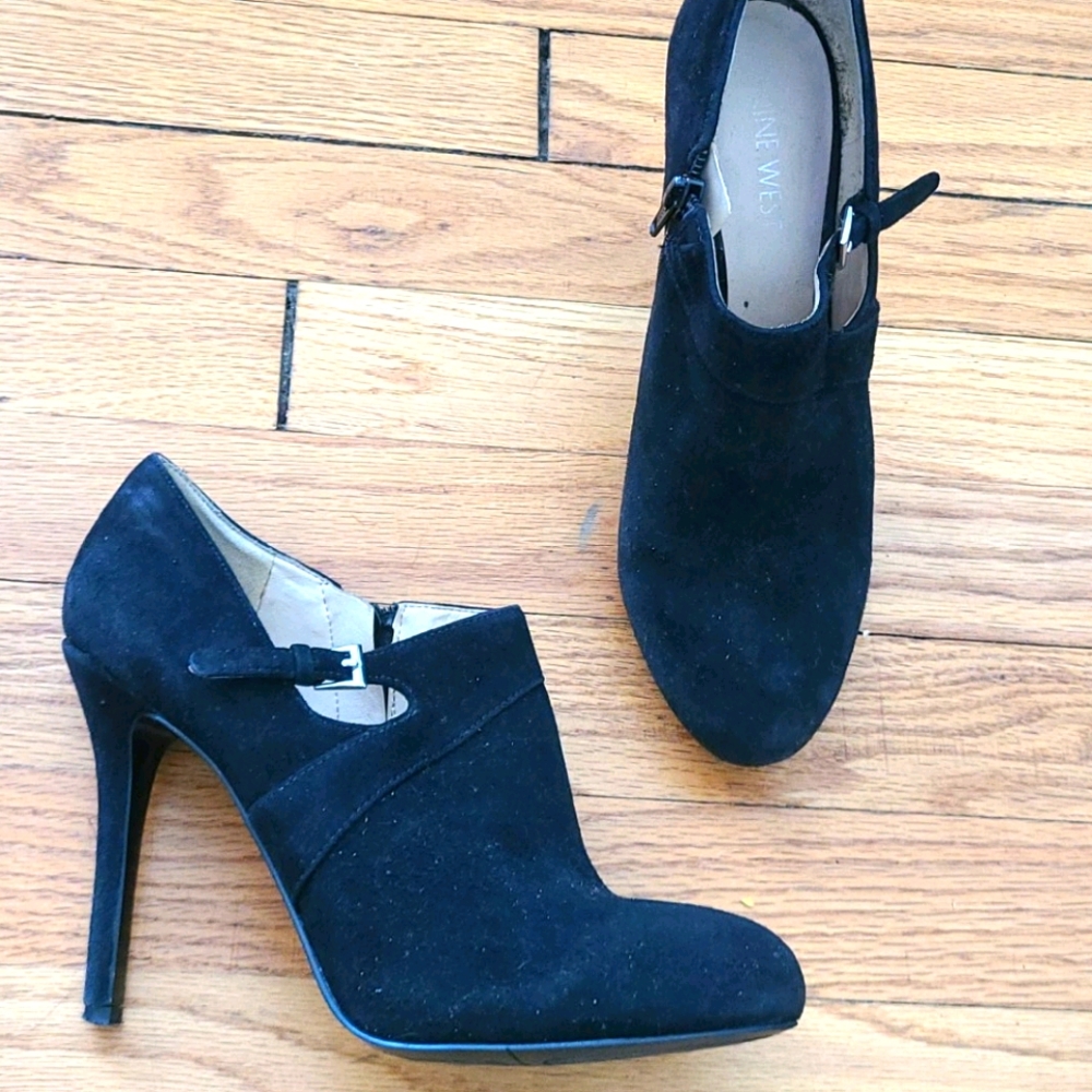 Nine West black booties